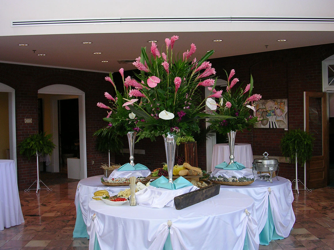 Hors d’oeuvres in the atrium