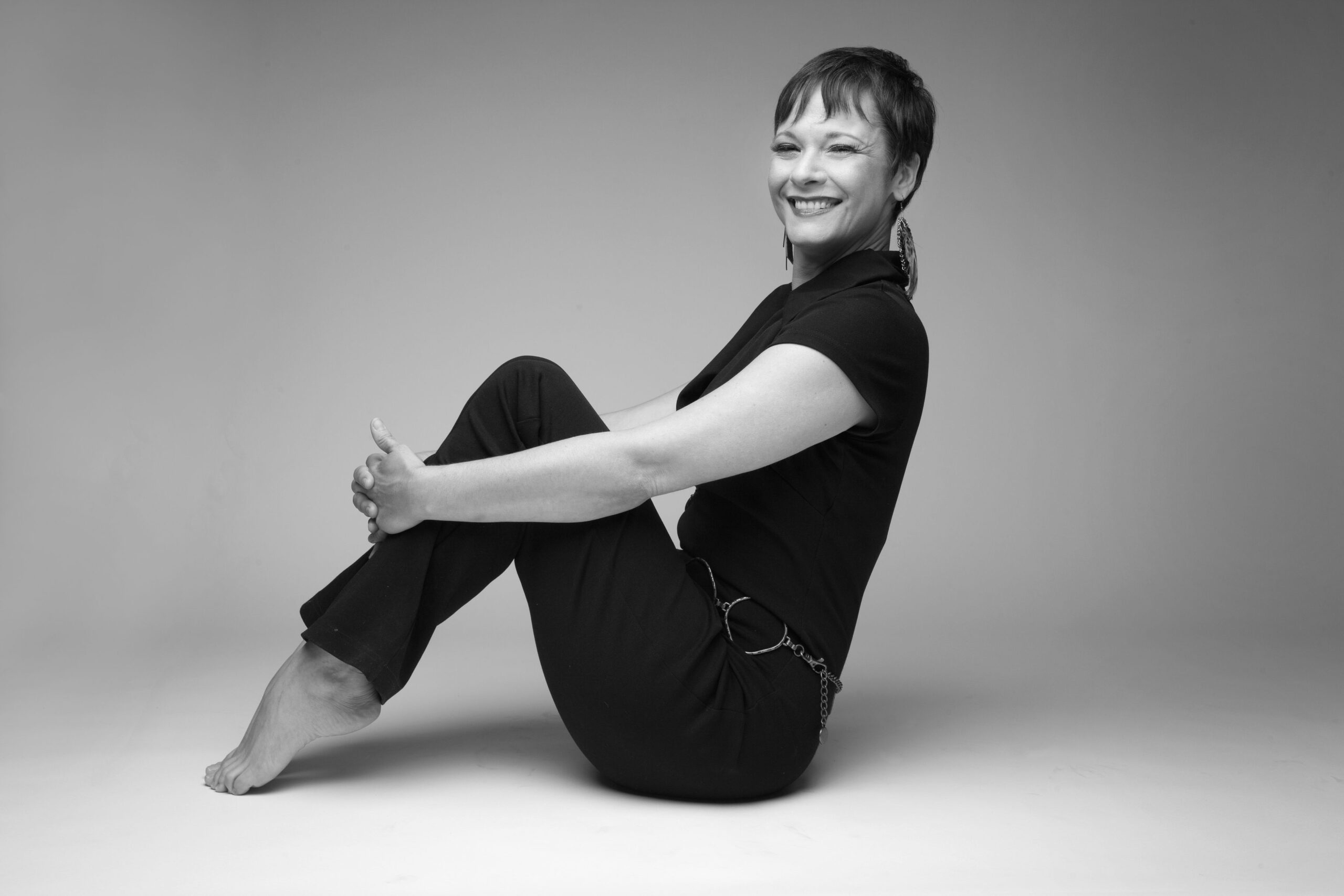 emerald_annie_sitting_b&w